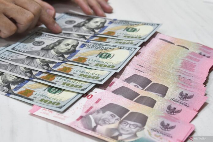 Rupiah Turun, Karier Tetap Aman? Memahami Risiko dan Peluang bagi Karyawan