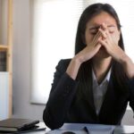 The Comparison Workplace: Ketika Karier Selalu Terasa Kurang Karena Membandingkan Diri The Comparison Workplace: Ketika Karier Selalu Terasa Kurang Karena Membandingkan Diri
