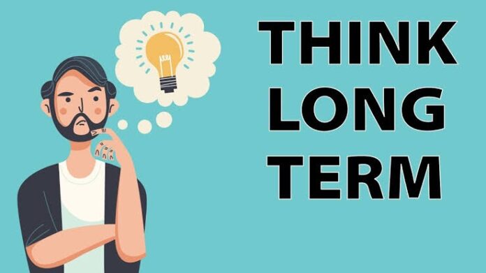 The Long Game Professional: Berpikir Jangka Panjang di Tengah Target Harian The Long Game Professional: Berpikir Jangka Panjang di Tengah Target Harian
