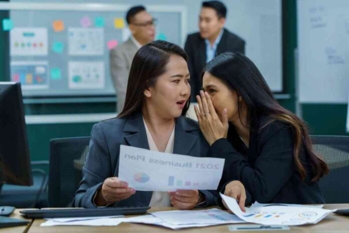 Ketika Rekan Kerja Menjadi Sumber Tekanan: Mengenali Perilaku Toksik di Kantor